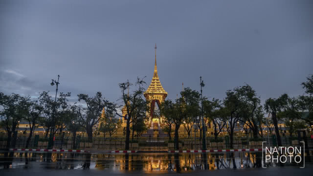 ฝนปรอยปรายเช้านี้ที่สนามหลวง