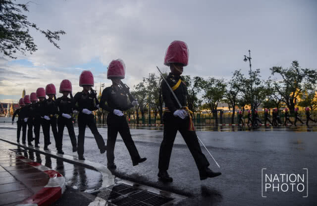 ฝนปรอยปรายเช้านี้ที่สนามหลวง
