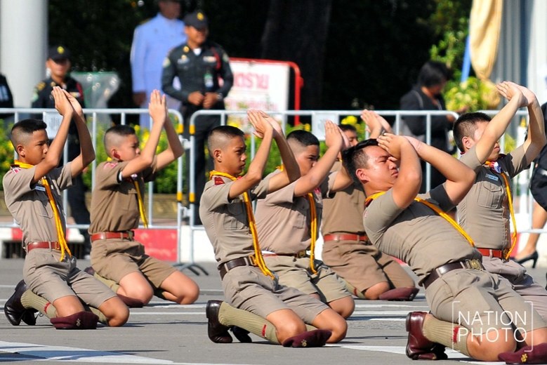 (ภาพชุด)นายกฯ นำครม.-ขรก. ถวายพวงมาลาวันปิยมหาราช