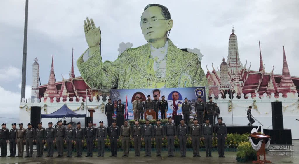 รอง ผบ.ตร.ปล่อยแถว
กวาดล้างอาชญากรรม จ.ชลบุรี รอง ผบ.ตร.ปล่อยแถว
กวาดล้างอาชญากรรม จ.ชลบุรี