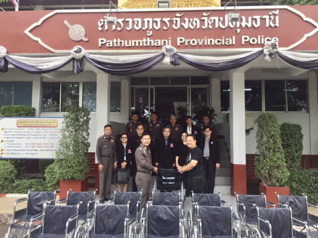 จิตอาสาฯ อ.คลองหลวง จ.ปทุมธานี
มอบรถเข็นวีลแชร์ให้ผู้สูงอายุ - คนพิการ ร่วมงานถวายดอกไม้จันทน์