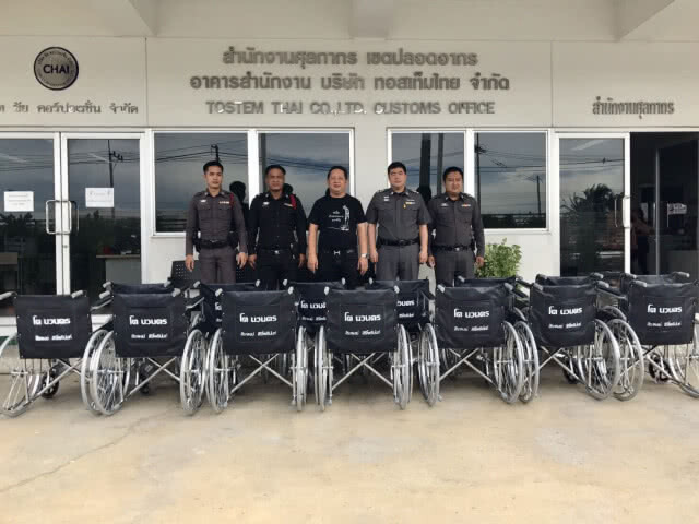 จิตอาสาฯ อ.คลองหลวง จ.ปทุมธานี
มอบรถเข็นวีลแชร์ให้ผู้สูงอายุ - คนพิการ ร่วมงานถวายดอกไม้จันทน์