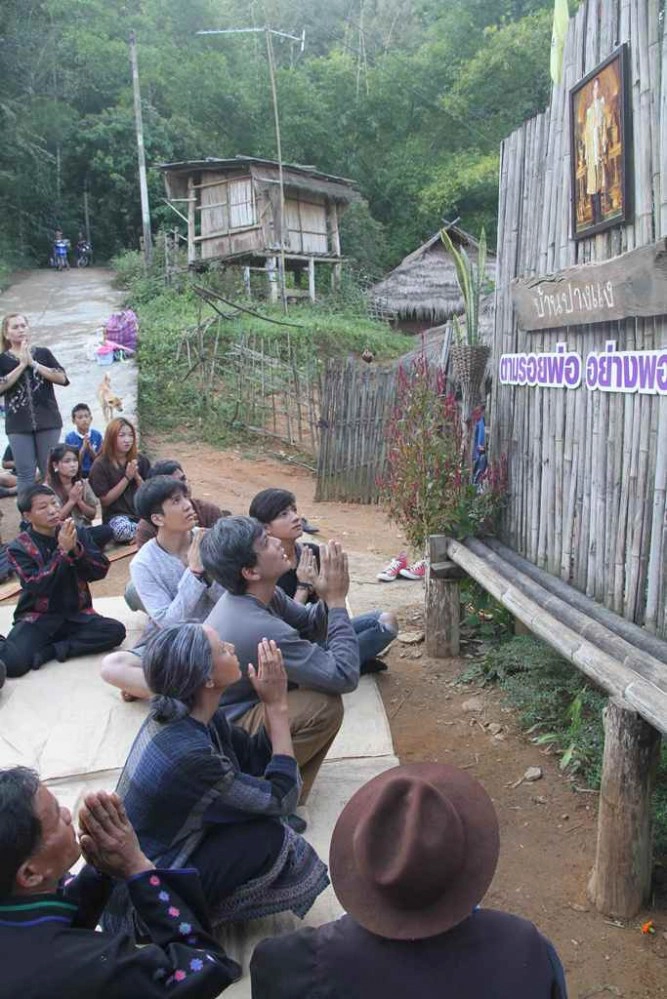 'อ๋อม-นิว-เซฟ' น้อมนำทุกคำสอนของในหลวงร.9 ผ่านละครเทิดพระเกียรติชุด "ใต้ร่มพระบารมี"