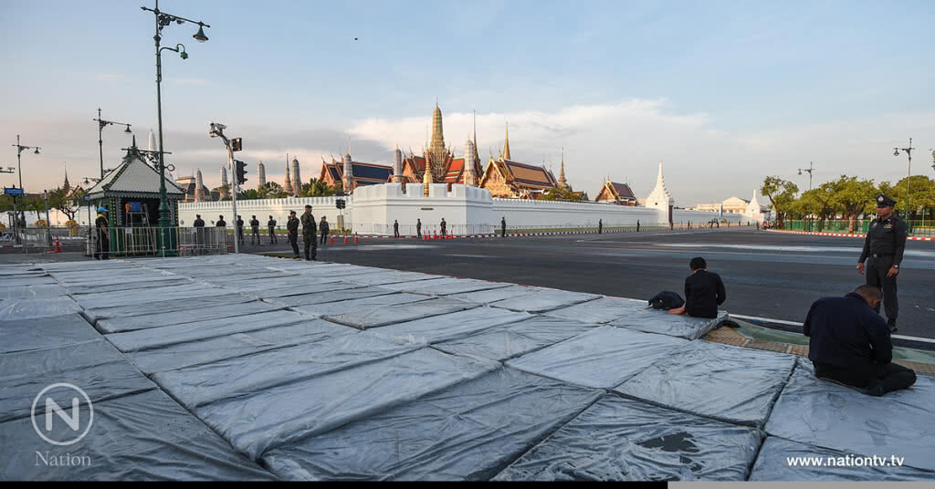 "ในหลวง ร.10" ทรงห่วงใย ปชช. รับสั่งนำเบาะปูรองนั่งกันความร้อน "ในหลวง ร.10" ทรงห่วงใย ปชช. รับสั่งนำเบาะปูรองนั่งกันความร้อน