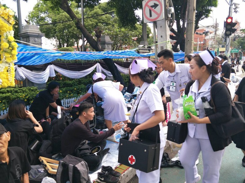 สธ.จัดแพทย์ดูแลปชช.
กระจายทุก 20 เมตร
พื้นที่พระราชพิธีฯ
เหตุฉุกเฉินโทร. 1669