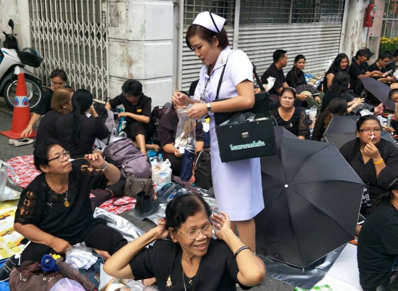 สธ.จัดแพทย์ดูแลปชช.
กระจายทุก 20 เมตร
พื้นที่พระราชพิธีฯ
เหตุฉุกเฉินโทร. 1669