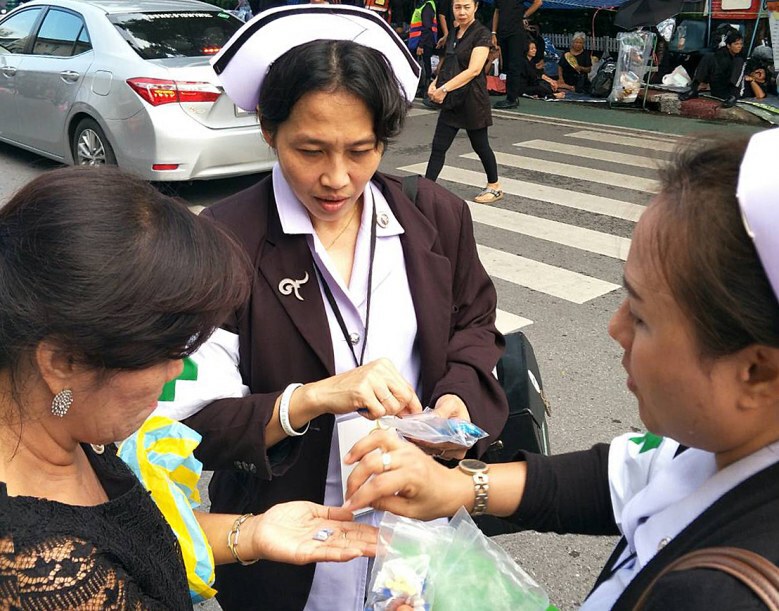 สธ.จัดแพทย์ดูแลปชช.
กระจายทุก 20 เมตร
พื้นที่พระราชพิธีฯ
เหตุฉุกเฉินโทร. 1669