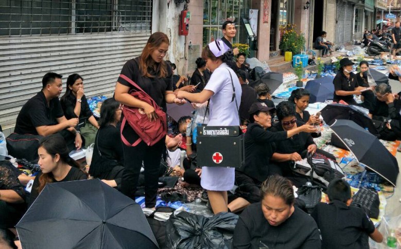 สธ.จัดแพทย์ดูแลปชช.
กระจายทุก 20 เมตร
พื้นที่พระราชพิธีฯ
เหตุฉุกเฉินโทร. 1669