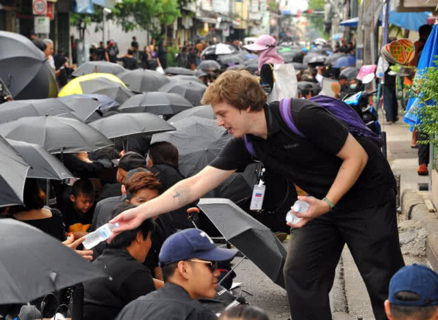 จุดคัดกรองที่ 9 ใต้สะพานพระปิ่นเกล้าปชช.ยังคงเนืองแน่น