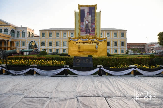 "ในหลวง ร.10" ทรงห่วงใย ปชช. รับสั่งนำเบาะปูรองนั่งกันความร้อน