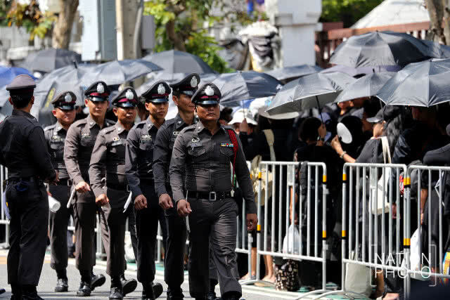จุดคัดกรองที่ 9 ใต้สะพานพระปิ่นเกล้าปชช.ยังคงเนืองแน่น