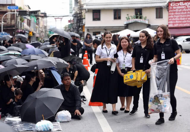 จุดคัดกรองที่ 9 ใต้สะพานพระปิ่นเกล้าปชช.ยังคงเนืองแน่น