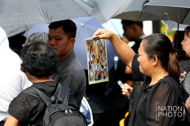 จุดคัดกรองที่ 9 ใต้สะพานพระปิ่นเกล้าปชช.ยังคงเนืองแน่น