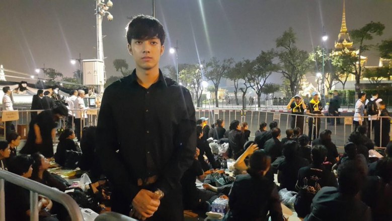 "กั้ง เดอะสตาร์"จิตอาสาประดับดอกไม้เพื่อพ่อหลวง