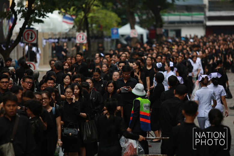 ปชช.ถวายดอกไม้จันทน์ "ซุ้มศิริราช"