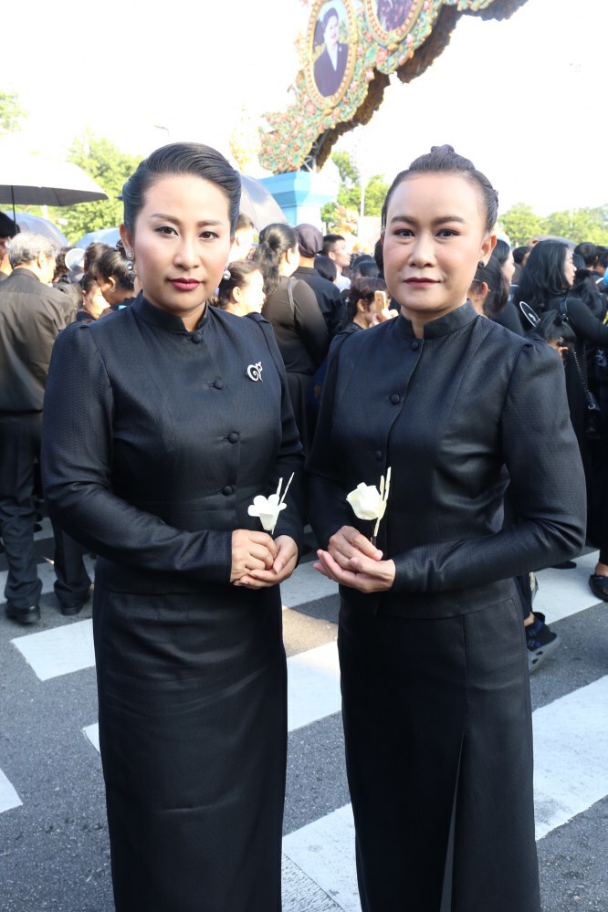 ศิลปินดารา RS  สุดอาลัยร่วมวางดอกไม้จันทน์