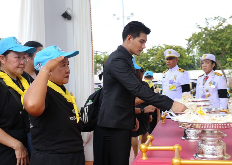 ศิลปินดารา RS  สุดอาลัยร่วมวางดอกไม้จันทน์