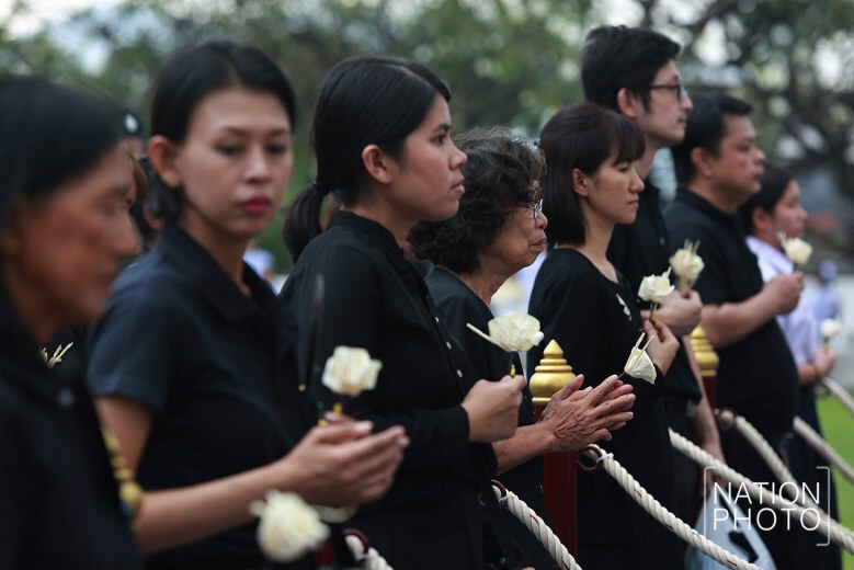 ปชช.ถวายดอกไม้จันทน์ "ซุ้มศิริราช"