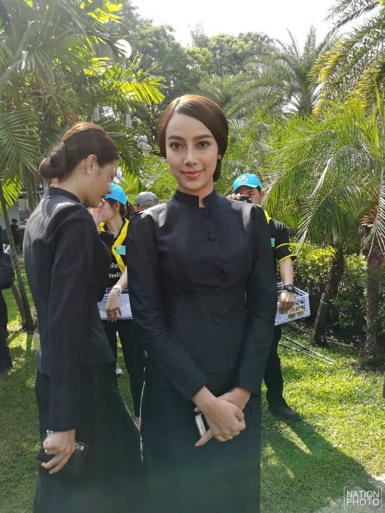 "คนบันเทิง" ร่วมอาลัย ถวายดอกไม้จันทน์