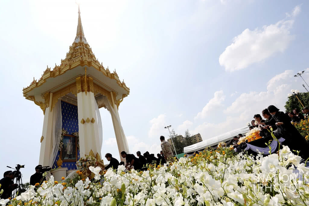 ถวายดอกไม้จันทน์ ณ วัดบัวขวัญ ถวายดอกไม้จันทน์ ณ วัดบัวขวัญ