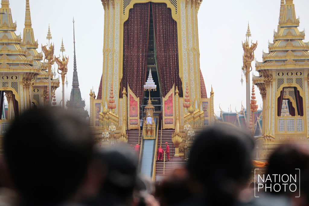 อัญเชิญพระบรมโกศขึ้นประดิษฐาน ณ พระจิตกาธาน