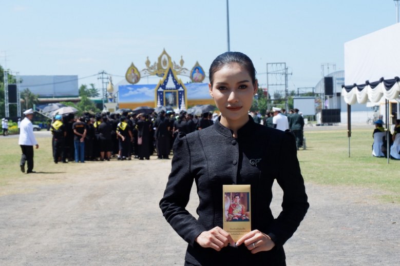 ศิลปินดารา RS  สุดอาลัยร่วมวางดอกไม้จันทน์