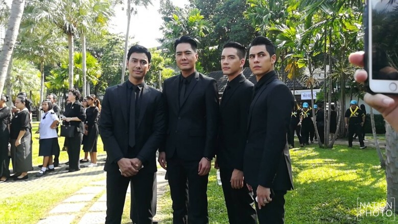"คนบันเทิง" ร่วมอาลัย ถวายดอกไม้จันทน์