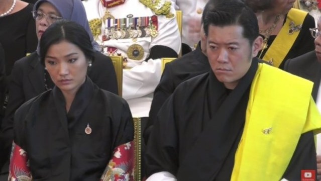 "กษัตริย์จิกมี"ทรงติดเข็มกลัดเลข๙ไทยแนบพระอุระซ้าย
