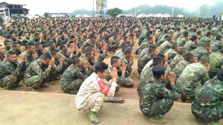 "กองทัพกู้ชาติไทใหญ่"ถวายดอกไม้จันทน์ "กองทัพกู้ชาติไทใหญ่"ถวายดอกไม้จันทน์