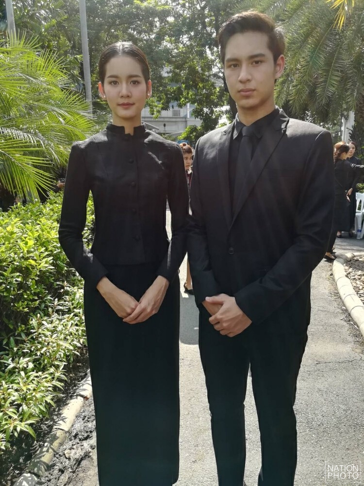 "คนบันเทิง" ร่วมอาลัย ถวายดอกไม้จันทน์