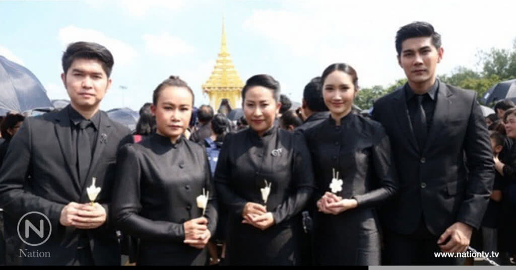 ศิลปินดารา RS สุดอาลัยร่วมวางดอกไม้จันทน์ ศิลปินดารา RS สุดอาลัยร่วมวางดอกไม้จันทน์