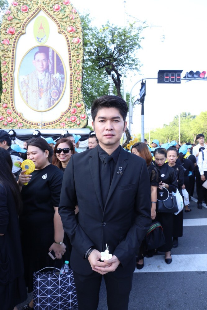 ศิลปินดารา RS  สุดอาลัยร่วมวางดอกไม้จันทน์