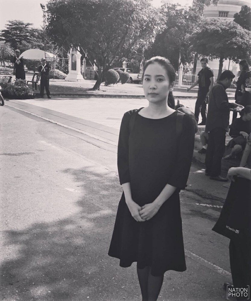"ศรราม-นิโคล-เจมส์จิ"  ร่วมพิธีถวายดอกไม้จันทน์ที่พระเมรุมาศ