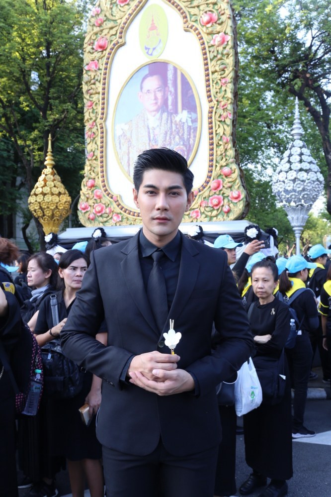 ศิลปินดารา RS  สุดอาลัยร่วมวางดอกไม้จันทน์