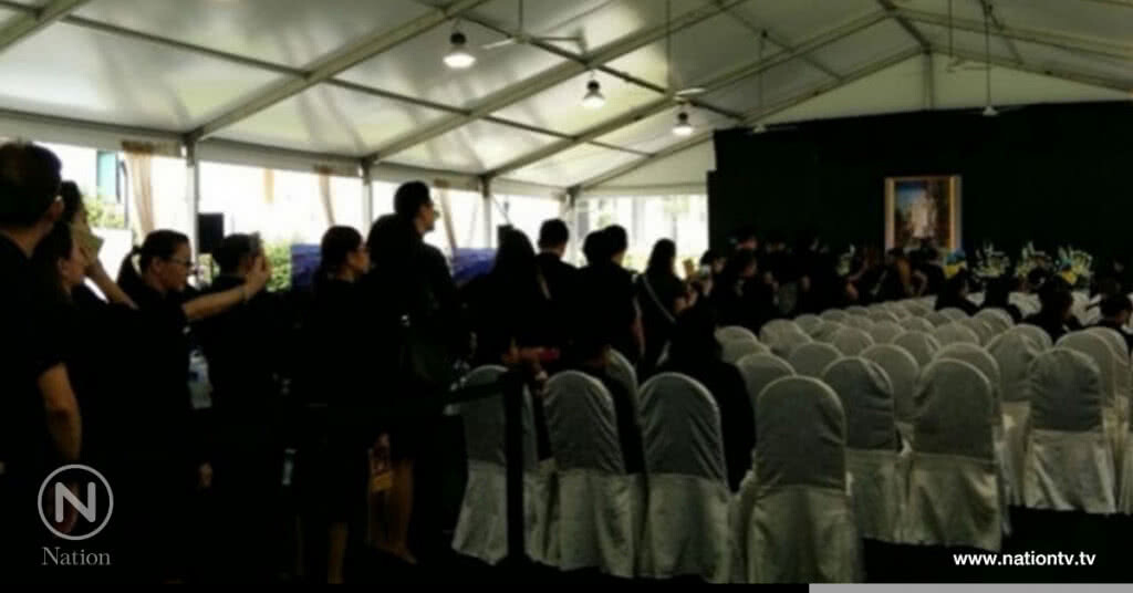 คนไทยในสิงคโปร์ร่วมถวายดอกไม้จันทน์ คนไทยในสิงคโปร์ร่วมถวายดอกไม้จันทน์