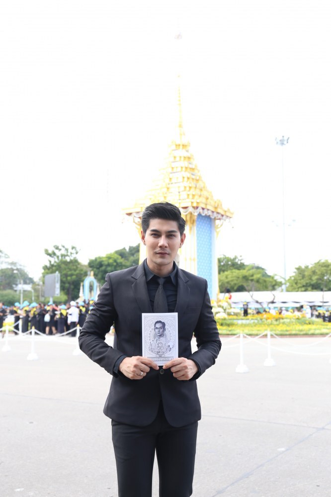 ศิลปินดารา RS  สุดอาลัยร่วมวางดอกไม้จันทน์