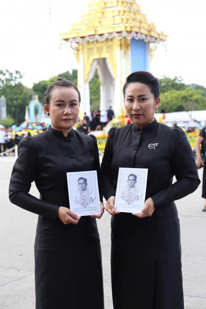 ศิลปินดารา RS  สุดอาลัยร่วมวางดอกไม้จันทน์