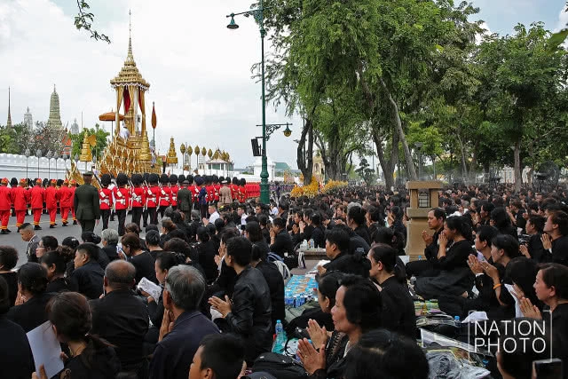 (ภาพชุด) ริ้วขบวนพระบรมราชอิสริยยศ พระราชพิธีถวายพระเพลิงพระบรมศพ