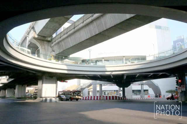 08.00 น. ใจกลางเมืองกรุงเทพฯ ค่อนข้างเงียบเหงา