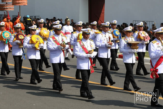 สมเด็จพระเจ้าอยู่หัว เสด็จฯร่วมในริ้วขบวนพระบรมราชอิสริยยศ