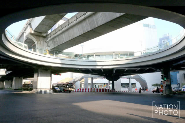 08.00 น. ใจกลางเมืองกรุงเทพฯ ค่อนข้างเงียบเหงา