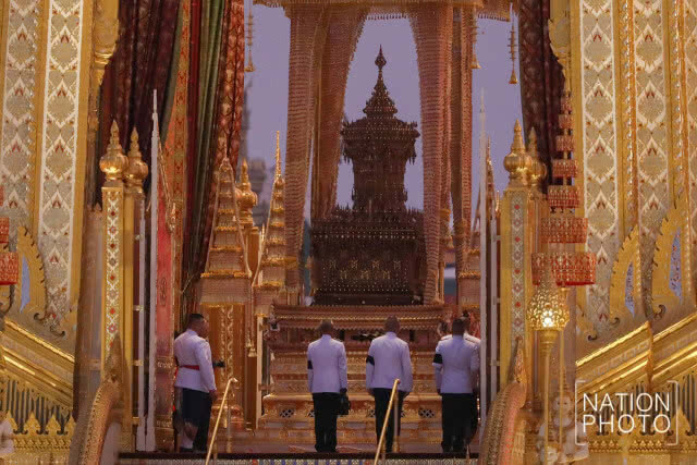 สมเด็จพระเจ้าอยู่หัว ถวายพระเพลิงพระบรมศพ รัชกาลที่ 9