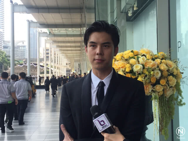 ลานหน้าเซ็นทรัลเวิลด์ปชช.เนื่องแน่นร่วมน้อมถวายอาลัย