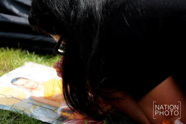 รวมภาพ เช้า-ค่ำ พสกนิกรร่วมชมริ้วขบวนพระบรมราชอิสริยยศ