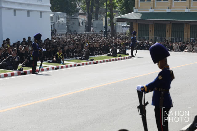 สมเด็จพระเจ้าอยู่หัว เสด็จฯร่วมในริ้วขบวนพระบรมราชอิสริยยศ