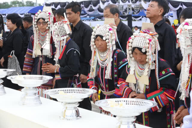 17 กลุ่มชาติพันธุ์ ร่วมพิธีวางดอกไม้จันทน์เชียงราย