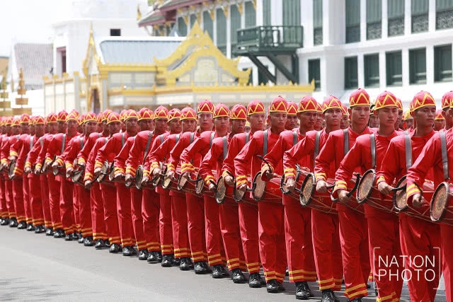 (ภาพชุด) ริ้วขบวนพระบรมราชอิสริยยศ พระราชพิธีถวายพระเพลิงพระบรมศพ