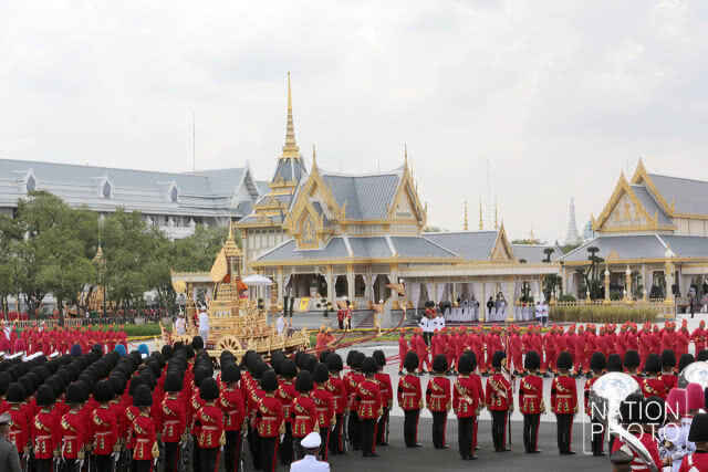 อัญเชิญพระบรมโกศขึ้นประดิษฐาน ณ พระจิตกาธาน
