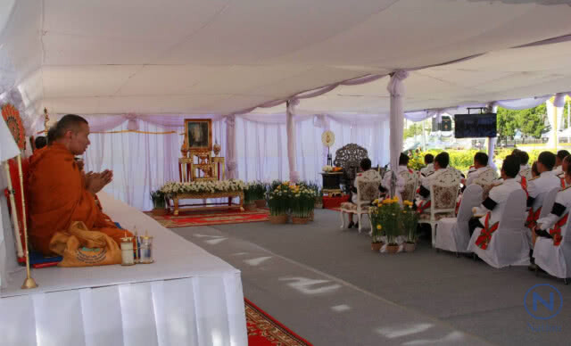ผู้ว่าฯ – เนวิน นำชาวบุรีรัมย์ ร่วมวางดอกไม้จันทน์ งานพระราชพิธีฯ