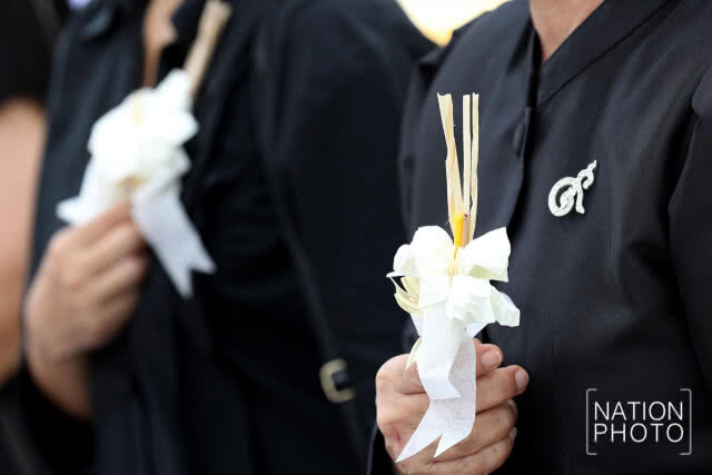 ถวายดอกไม้จันทน์ ณ วัดบัวขวัญ